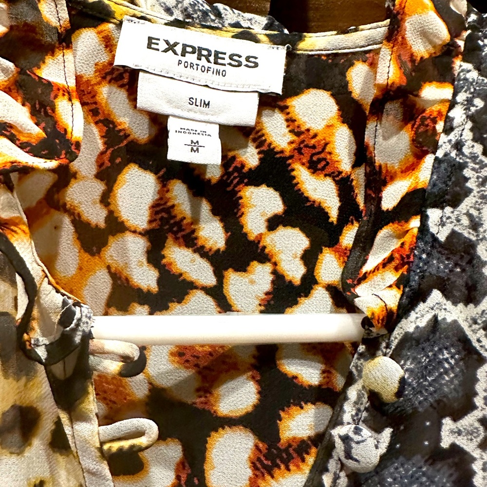 Gorgeous express blouse like new